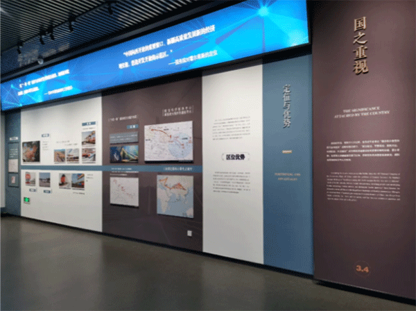 宣絨布加極窄型材展板，亞克力立體字