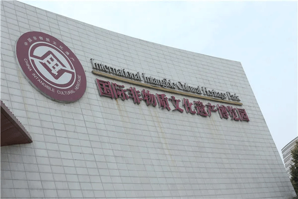 樓頂大型發(fā)光字制作安裝報價(jià)方案,可私咨詢(xún)哦