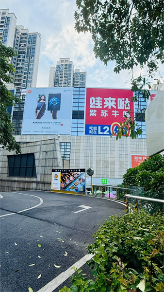 商場(chǎng)外墻廣告巨幅是什么材質(zhì)？